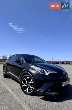Позашляховик / Кросовер Toyota C-HR 2017 в 