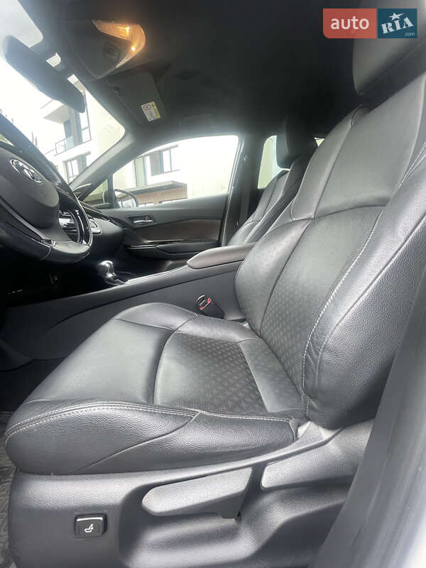 Внедорожник / Кроссовер Toyota C-HR 2018 в Ужгороде