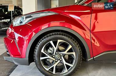 Позашляховик / Кросовер Toyota C-HR 2017 в 