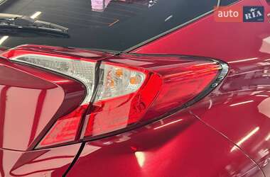 Позашляховик / Кросовер Toyota C-HR 2017 в 