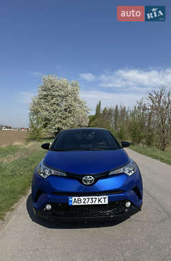 Внедорожник / Кроссовер Toyota C-HR 2017 в 
