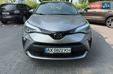 Внедорожник / Кроссовер Toyota C-HR 2021 в 