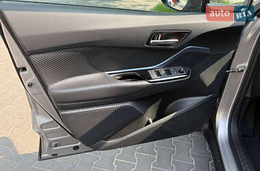Внедорожник / Кроссовер Toyota C-HR 2021 в 