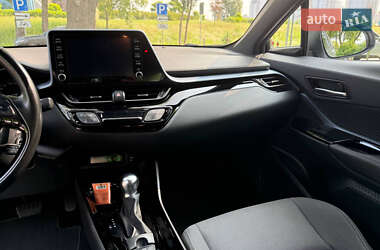 Внедорожник / Кроссовер Toyota C-HR 2021 в 