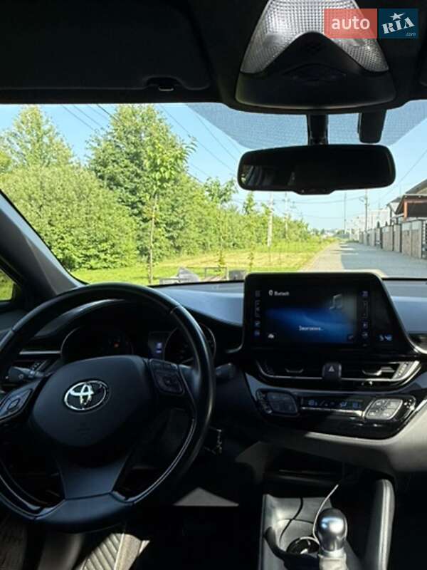 Позашляховик / Кросовер Toyota C-HR 2019 в Ужгороді