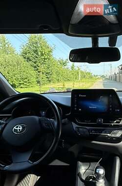 Внедорожник / Кроссовер Toyota C-HR 2019 в 