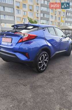 Внедорожник / Кроссовер Toyota C-HR 2018 в 