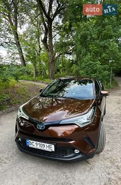 Внедорожник / Кроссовер Toyota C-HR 2018 в Киеве