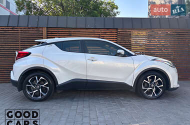 Внедорожник / Кроссовер Toyota C-HR 2019 в 