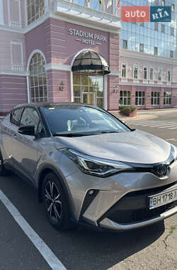Внедорожник / Кроссовер Toyota C-HR 2019 в 