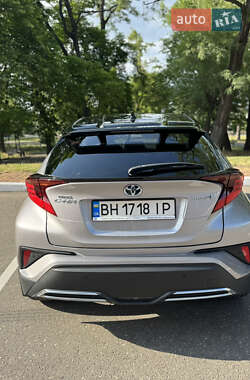 Внедорожник / Кроссовер Toyota C-HR 2019 в 