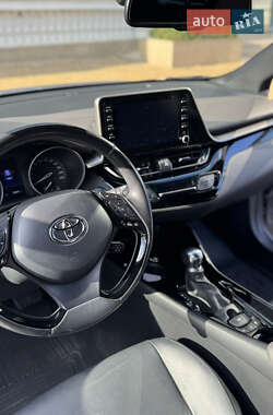 Внедорожник / Кроссовер Toyota C-HR 2019 в 