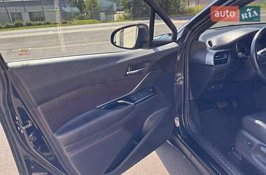 Внедорожник / Кроссовер Toyota C-HR 2017 в 