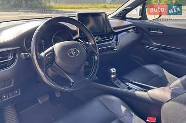 Внедорожник / Кроссовер Toyota C-HR 2017 в 