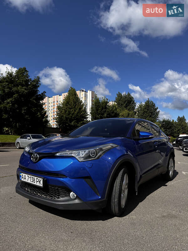 Внедорожник / Кроссовер Toyota C-HR 2016 в Киеве