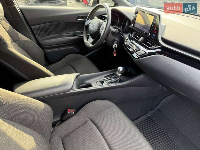 Внедорожник / Кроссовер Toyota C-HR 2019 в Киеве