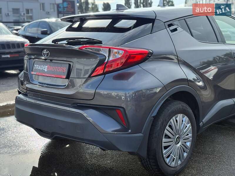 Внедорожник / Кроссовер Toyota C-HR 2019 в Киеве
