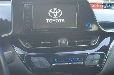 Внедорожник / Кроссовер Toyota C-HR 2017 в 