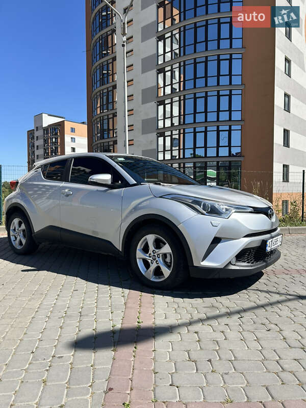 Позашляховик / Кросовер Toyota C-HR 2016 в Городенці