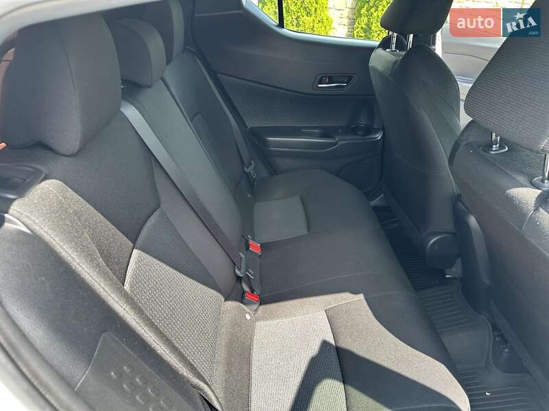 Внедорожник / Кроссовер Toyota C-HR 2018 в Львове фото 9 Внедорожник / Кроссовер Toyota C-HR 2018 в Львове