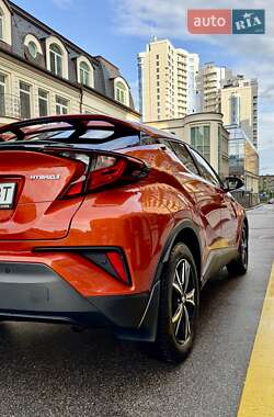 Внедорожник / Кроссовер Toyota C-HR 2020 в Киеве