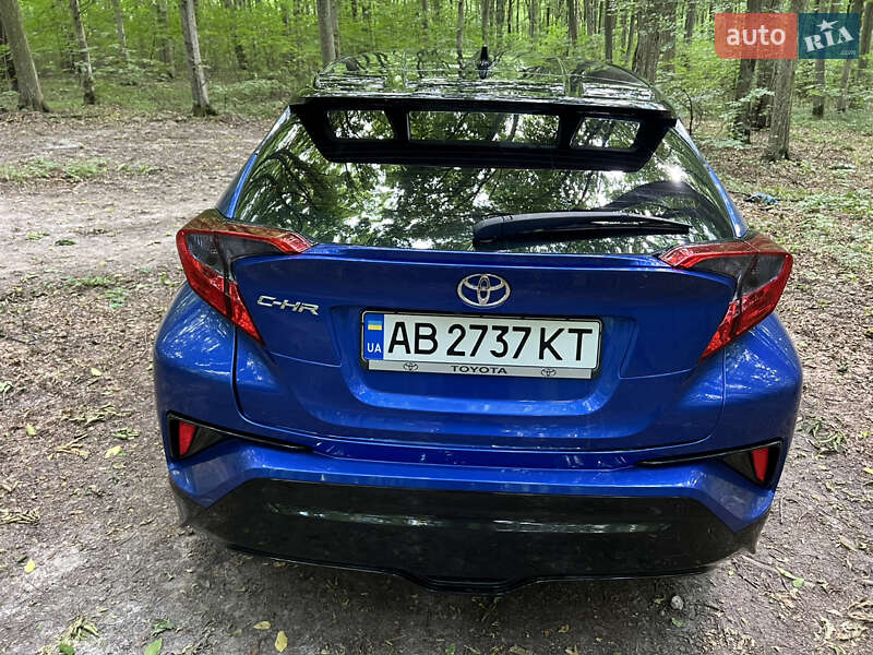 Позашляховик / Кросовер Toyota C-HR 2017 в Вінниці