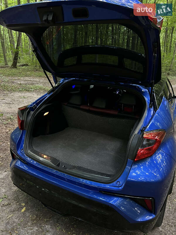 Позашляховик / Кросовер Toyota C-HR 2017 в Вінниці