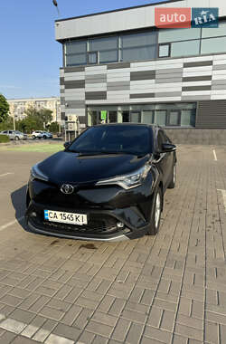 Внедорожник / Кроссовер Toyota C-HR 2017 в 