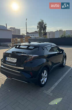 Внедорожник / Кроссовер Toyota C-HR 2017 в 