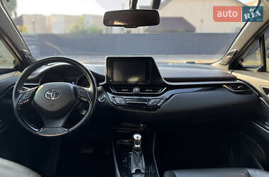Внедорожник / Кроссовер Toyota C-HR 2017 в 