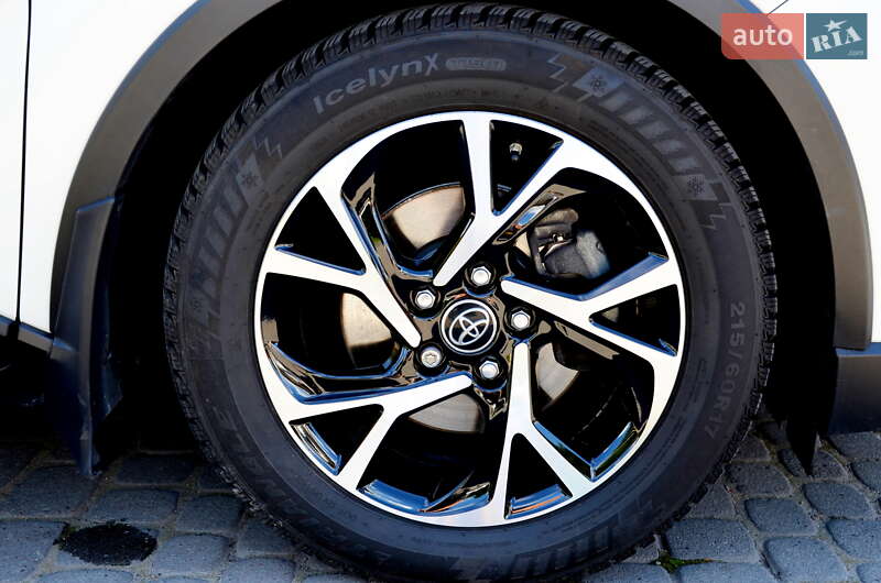 Внедорожник / Кроссовер Toyota C-HR 2018 в Ивано-Франковске