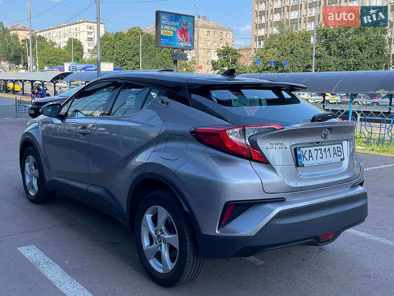 Внедорожник / Кроссовер Toyota C-HR 2018 в Киеве