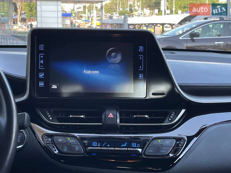 Внедорожник / Кроссовер Toyota C-HR 2018 в Киеве