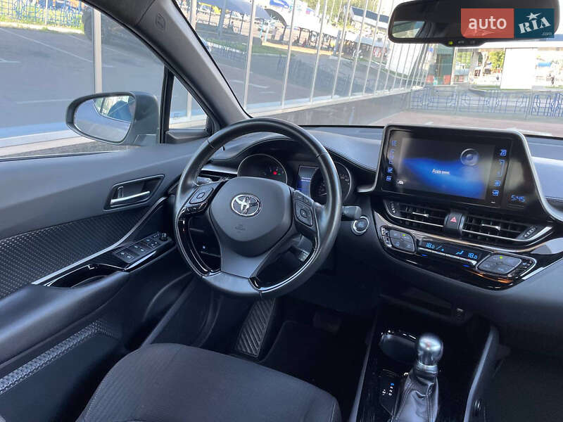 Внедорожник / Кроссовер Toyota C-HR 2018 в Киеве