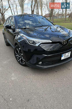 Внедорожник / Кроссовер Toyota C-HR 2018 в 