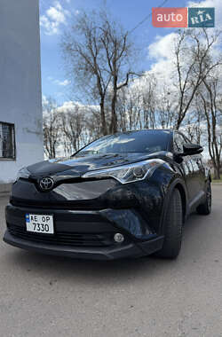 Внедорожник / Кроссовер Toyota C-HR 2018 в 