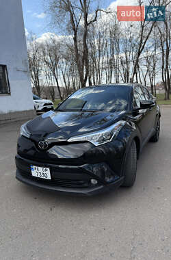 Внедорожник / Кроссовер Toyota C-HR 2018 в 
