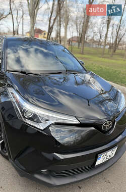 Внедорожник / Кроссовер Toyota C-HR 2018 в 