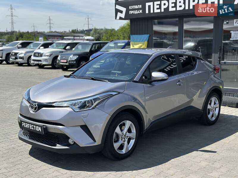 Внедорожник / Кроссовер Toyota C-HR 2016 в Черновцах