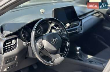 Внедорожник / Кроссовер Toyota C-HR 2016 в 