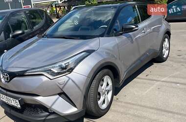 Внедорожник / Кроссовер Toyota C-HR 2017 в 