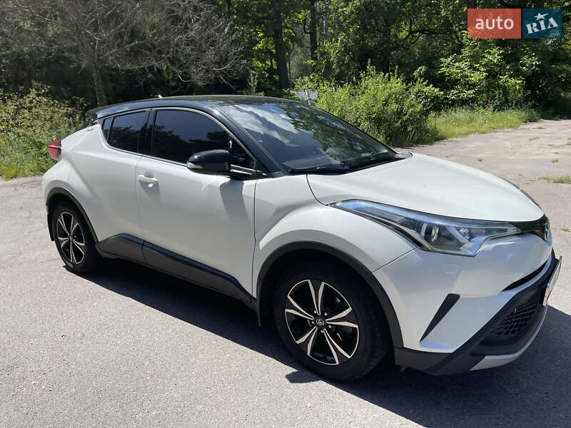 Позашляховик / Кросовер Toyota C-HR 2016 в Фастові