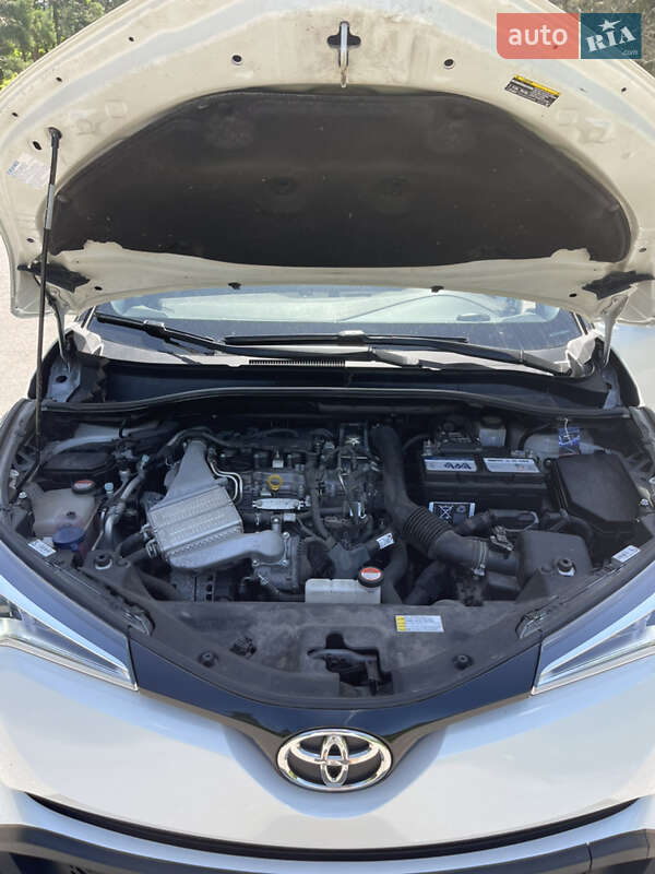 Позашляховик / Кросовер Toyota C-HR 2016 в Фастові