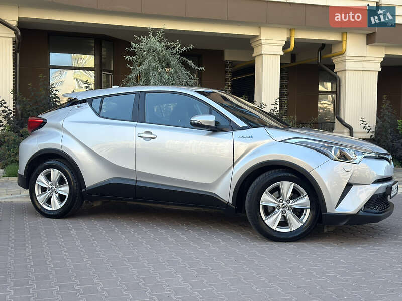 Внедорожник / Кроссовер Toyota C-HR 2017 в Киеве
