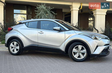 Внедорожник / Кроссовер Toyota C-HR 2017 в 