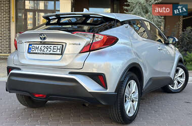 Внедорожник / Кроссовер Toyota C-HR 2017 в 
