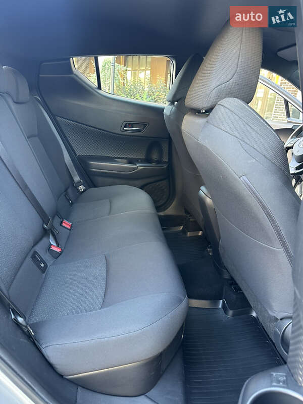 Внедорожник / Кроссовер Toyota C-HR 2017 в Киеве