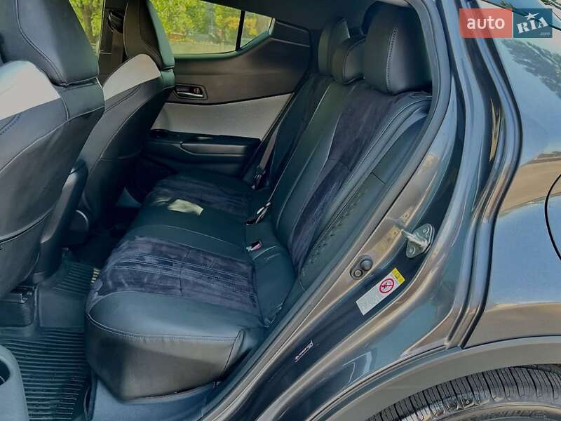 Внедорожник / Кроссовер Toyota C-HR 2018 в Кременчуге фото 3 Внедорожник / Кроссовер Toyota C-HR 2018 в Кременчуге