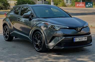 Внедорожник / Кроссовер Toyota C-HR 2018 в 