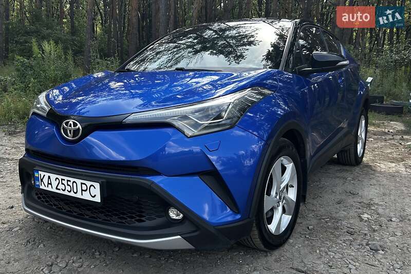 Внедорожник / Кроссовер Toyota C-HR 2017 в Киеве